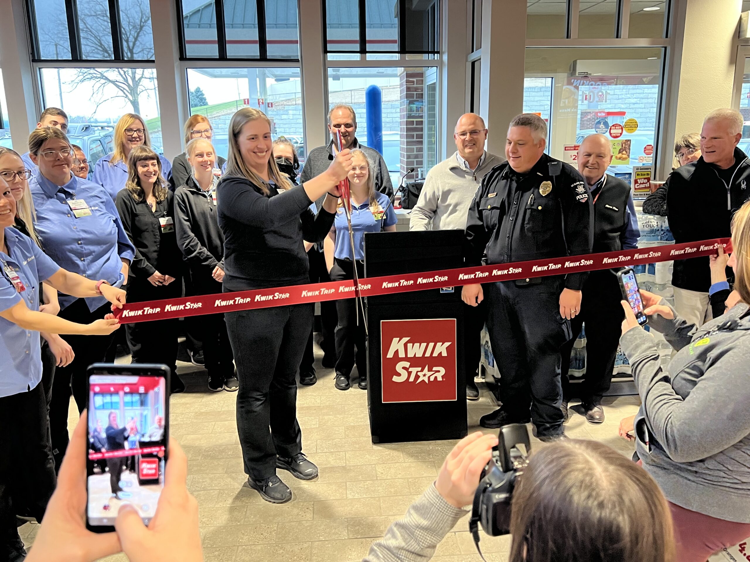 LeClaire celebrates Kwik Star grand opening