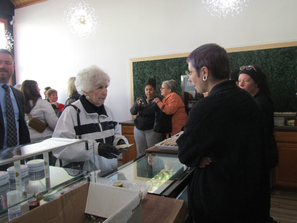 Gold Leaf Bakery & Dispensary Fulton
