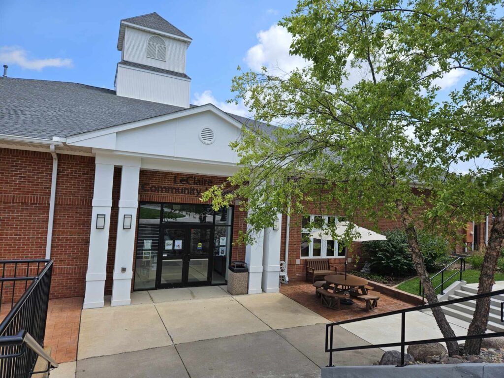 Alzheimer's LeClaire Library disease warning signs