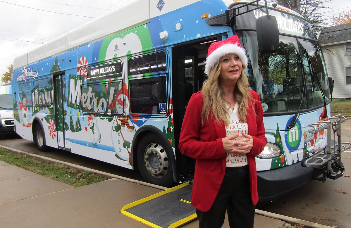 MetroLINK Holiday Bus hits the road in the QC