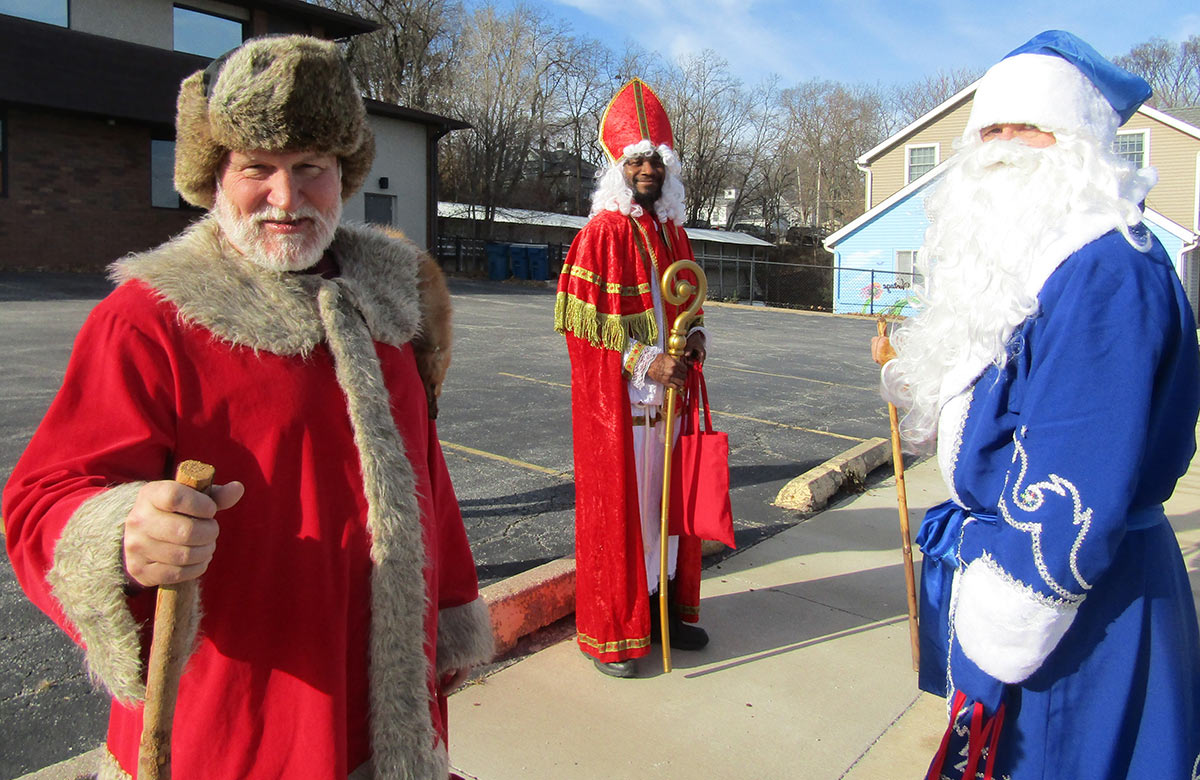 Christmas in LeClaire: Fest filled with shopping, great weather