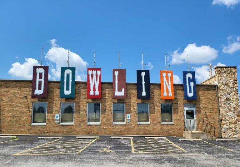 women bowlng tournament