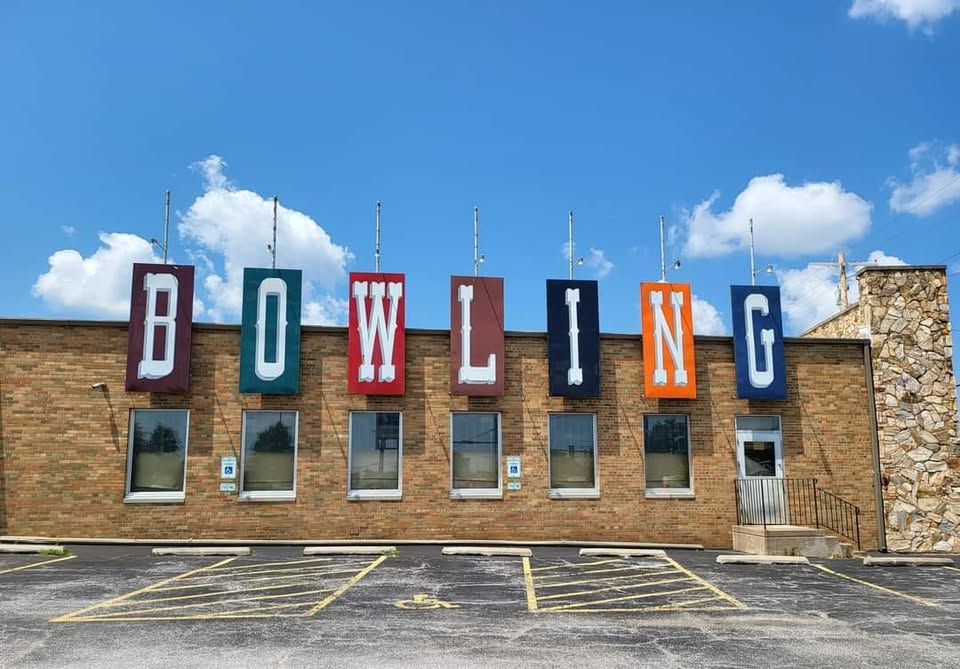 women bowlng tournament